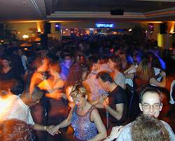 Auf der Tanzfl�che (click to enlarge - anklicken zum Vergr��ern, mit ALT+F4 wieder schliessen)